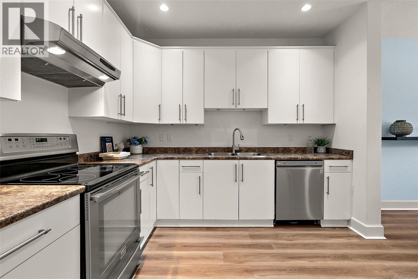 #122 2253 TOWNSEND RD - 10