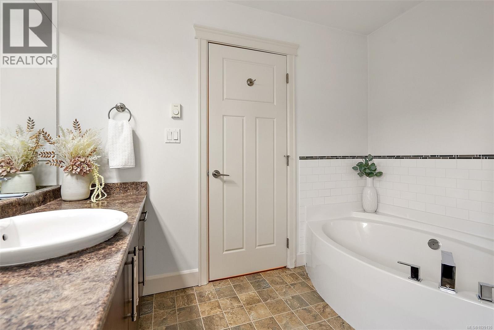 #122 2253 TOWNSEND RD - 18