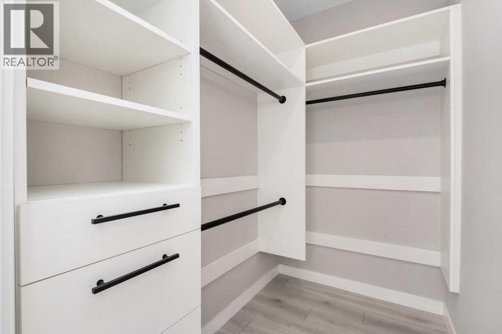 Single Family House for Sale in    Avenue SW West Springs Calgary 