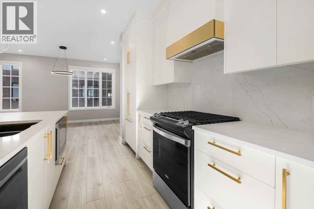 Single Family House for Sale in    Avenue SW West Springs Calgary 