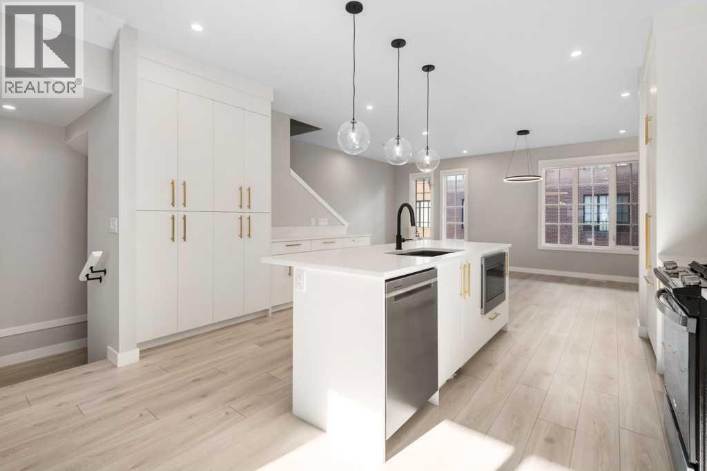 Single Family House for Sale in    Avenue SW West Springs Calgary 