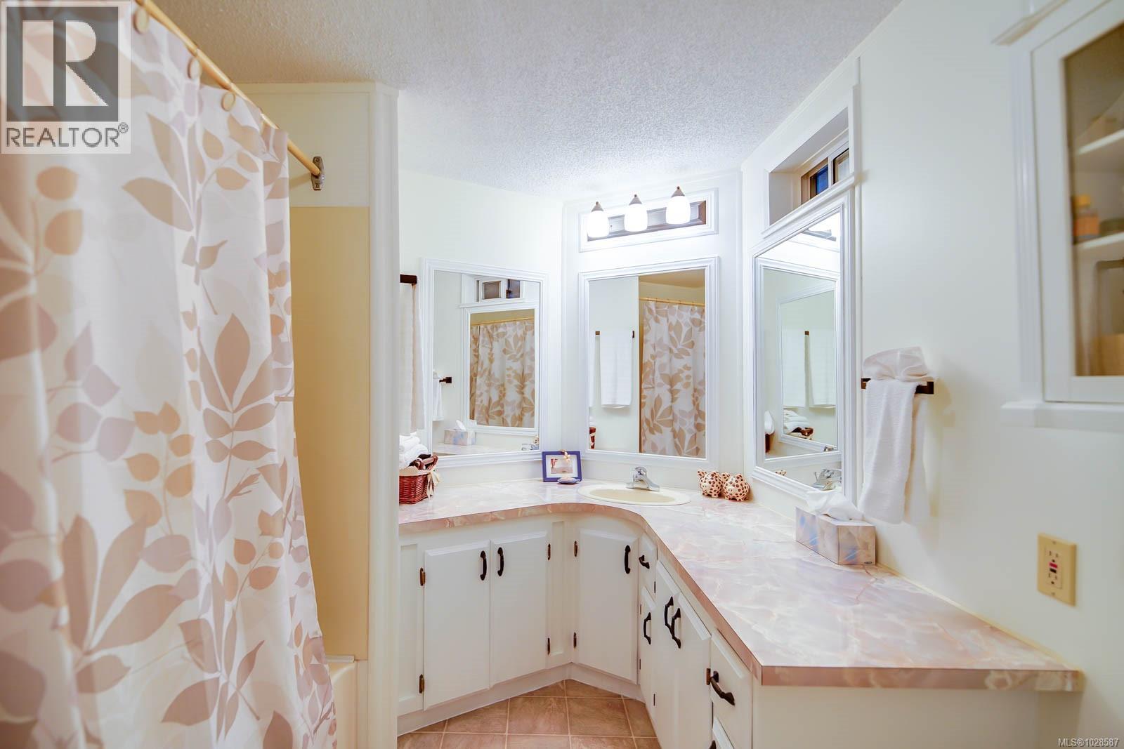 #77 10325 LAKESHORE RD - 25