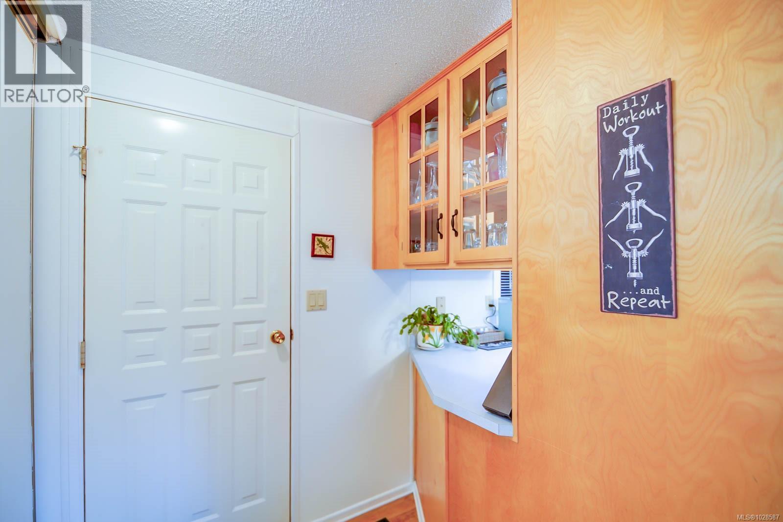 #77 10325 LAKESHORE RD - 33