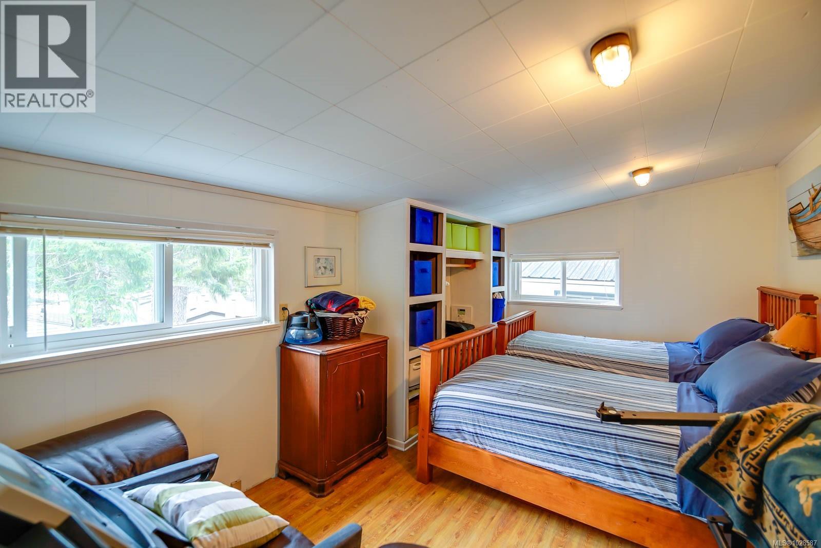 #77 10325 Lakeshore Rd - 36