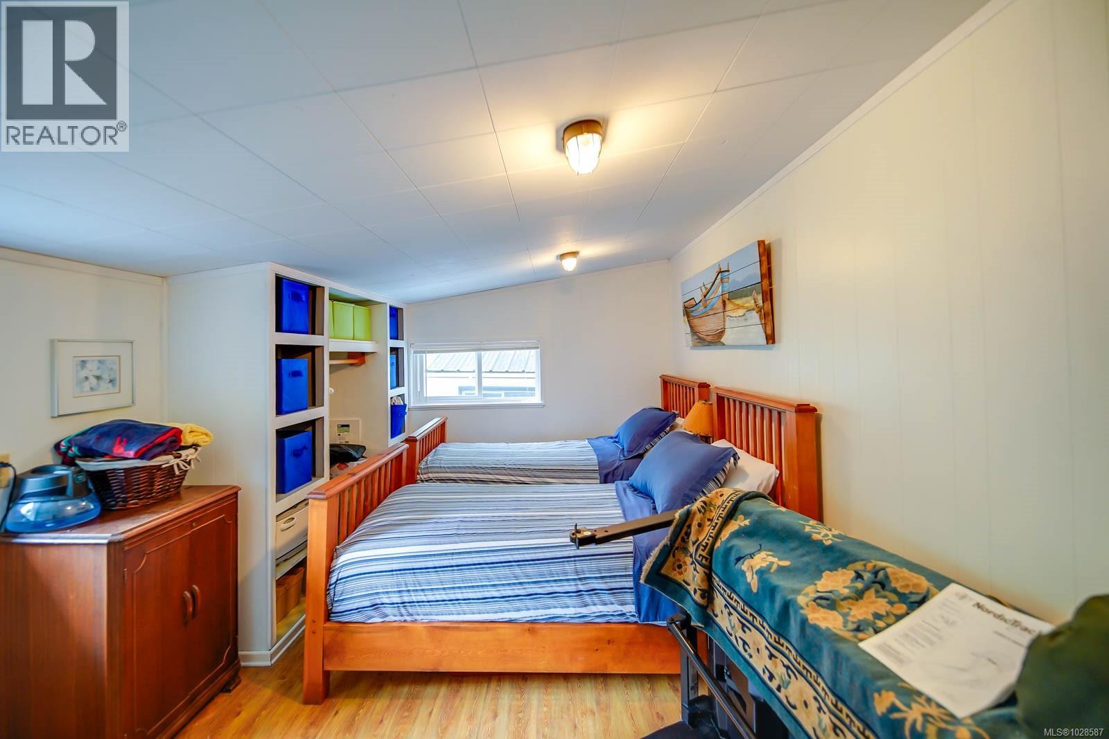#77 10325 Lakeshore Rd - 37