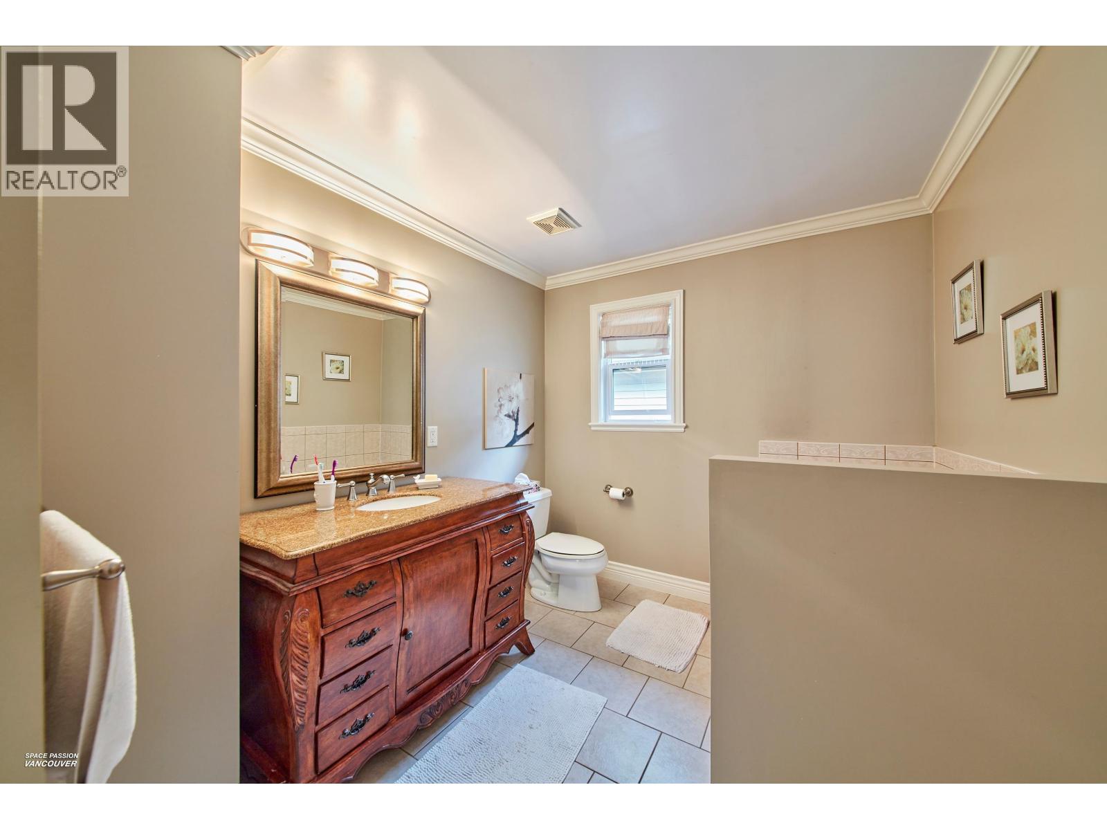 440 HYCROFT STREET, Port Moody