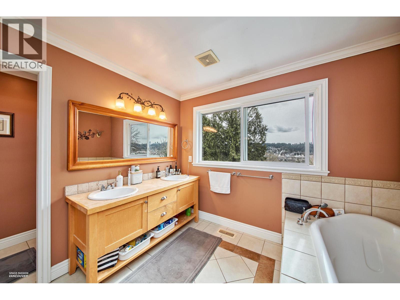 440 HYCROFT STREET, Port Moody