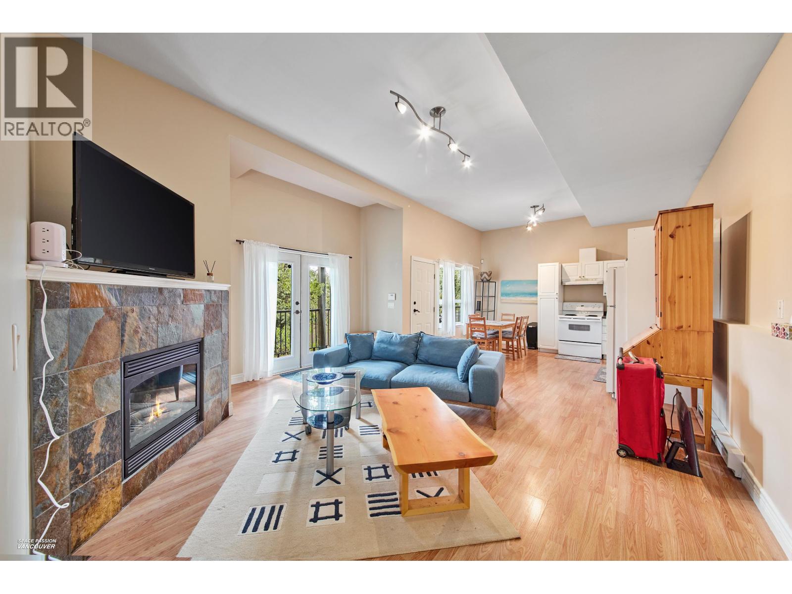 440 HYCROFT STREET, Port Moody