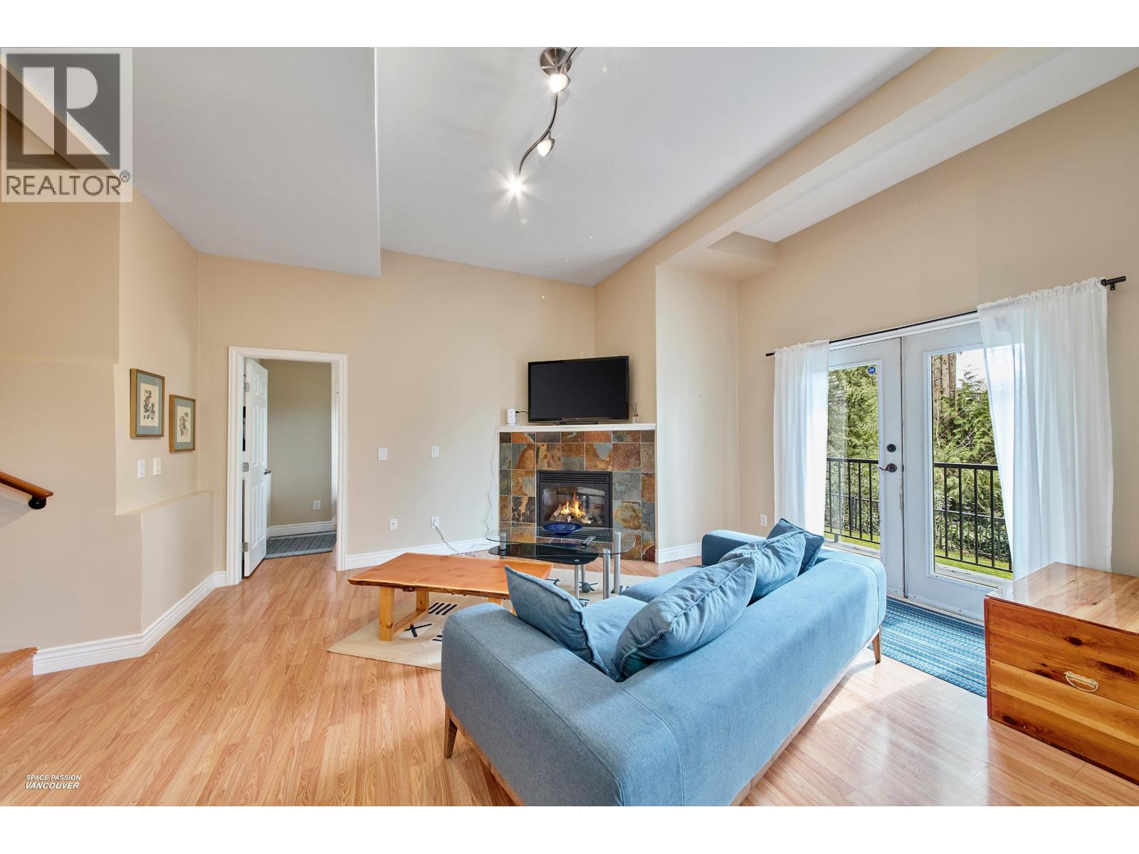 440 HYCROFT STREET, Port Moody