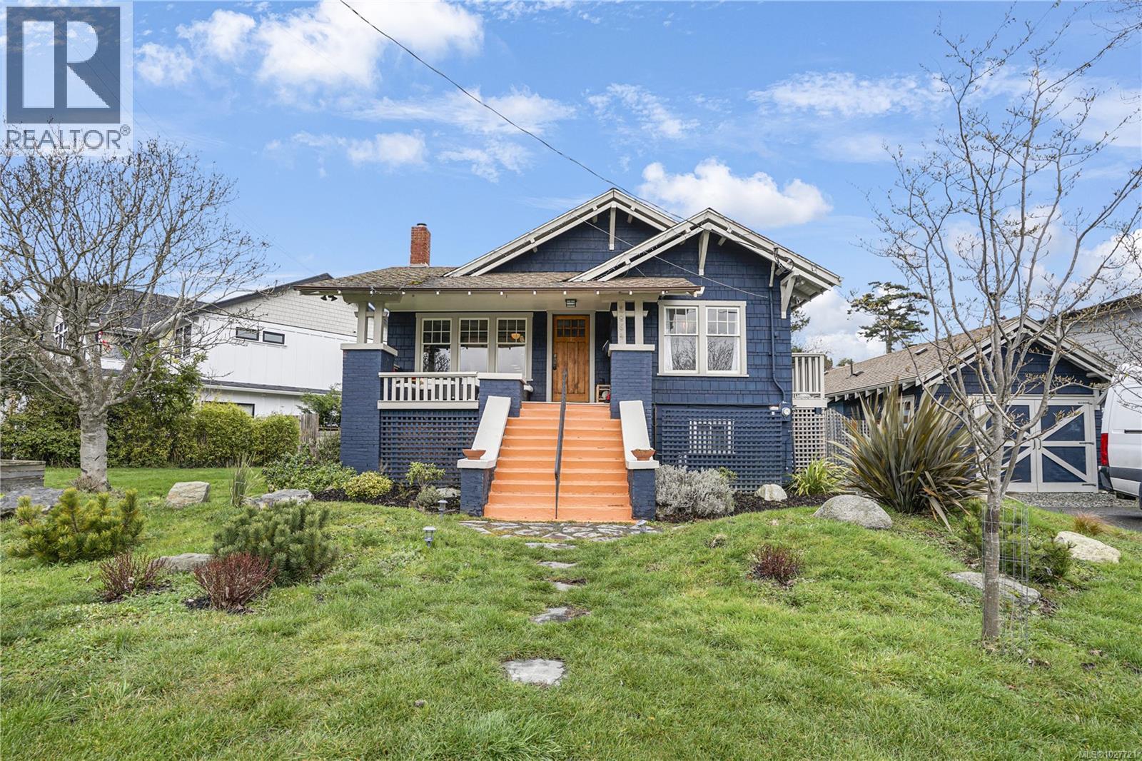  2064 Quimper Street, Oak Bay