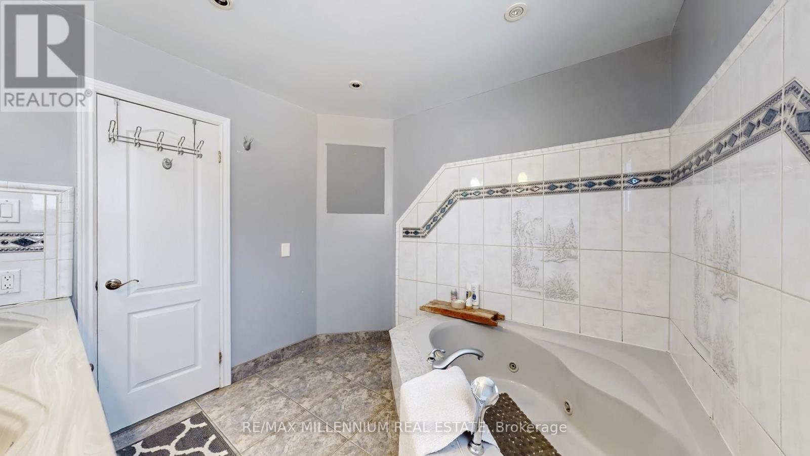 67 SHERIN COURT - 34