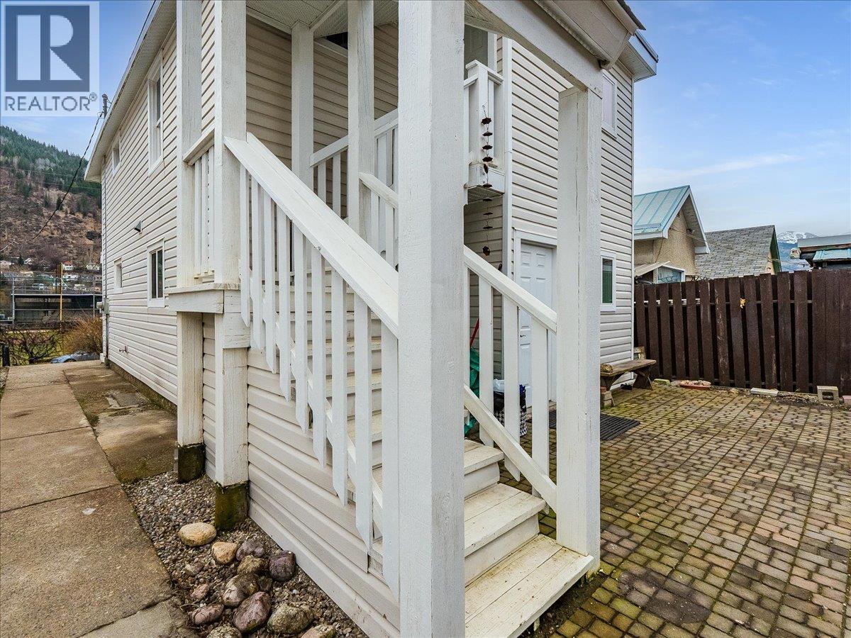 1767 Second Avenue, Trail