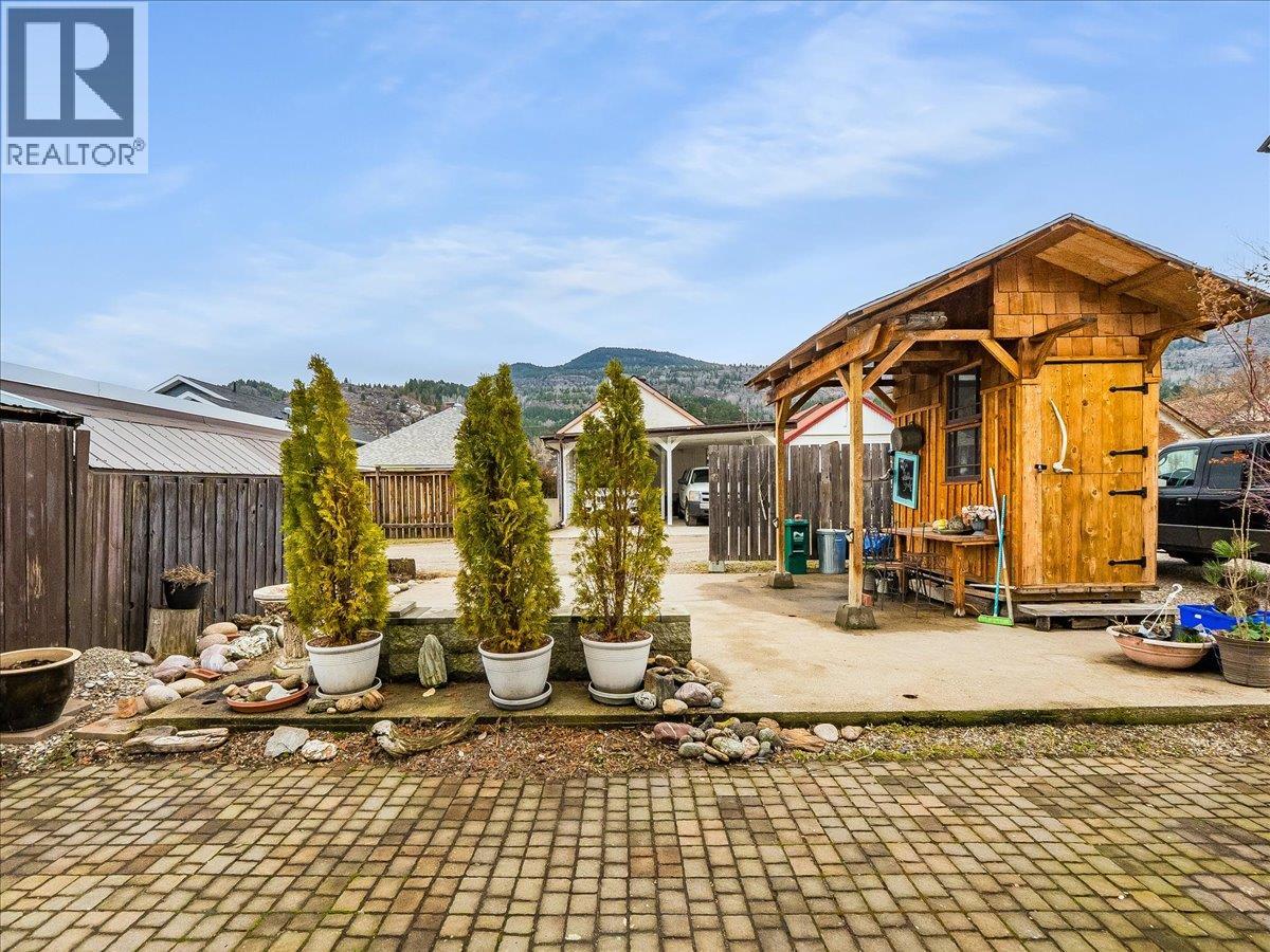 1767 Second Avenue, Trail