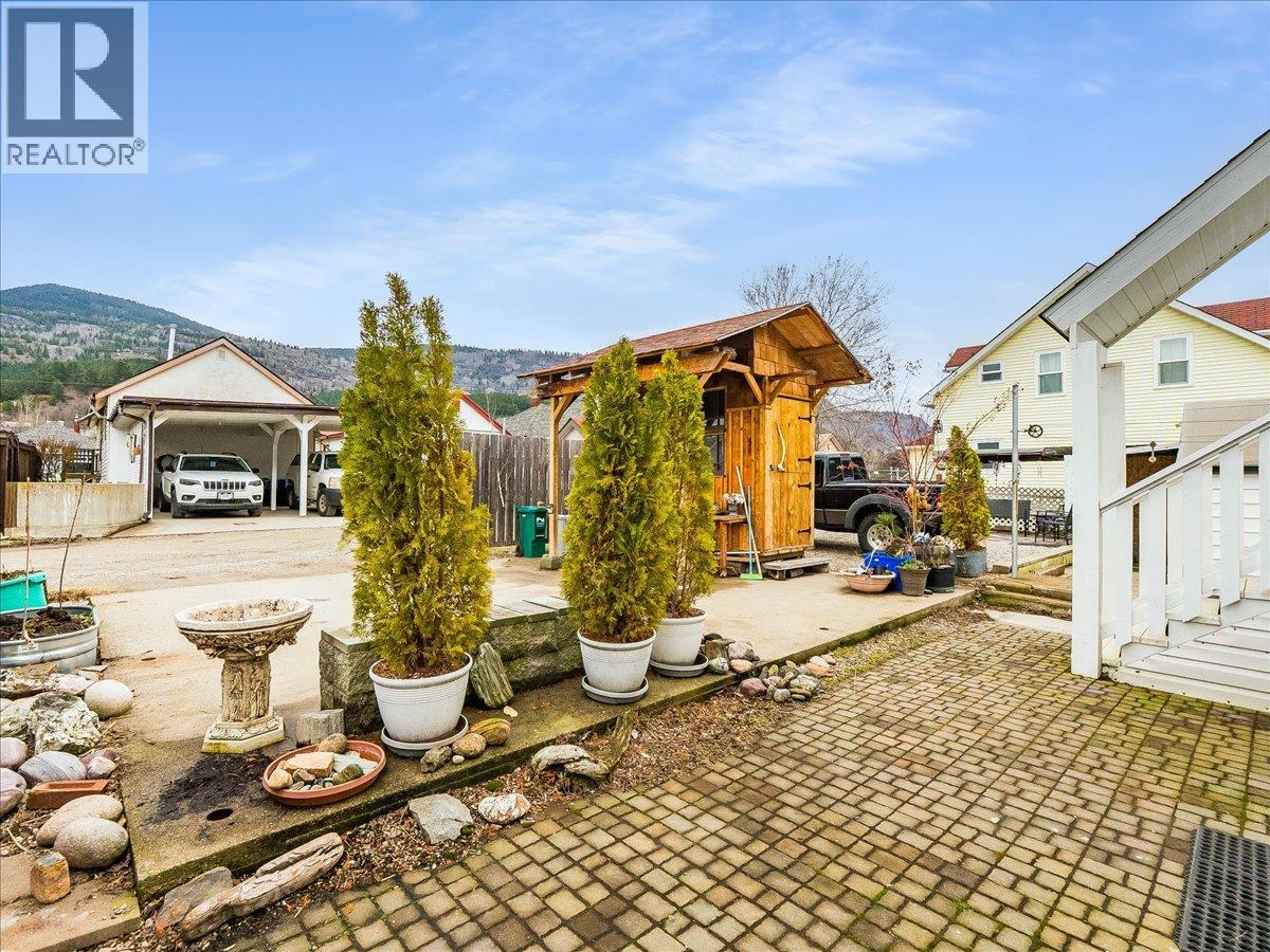 1767 Second Avenue, Trail