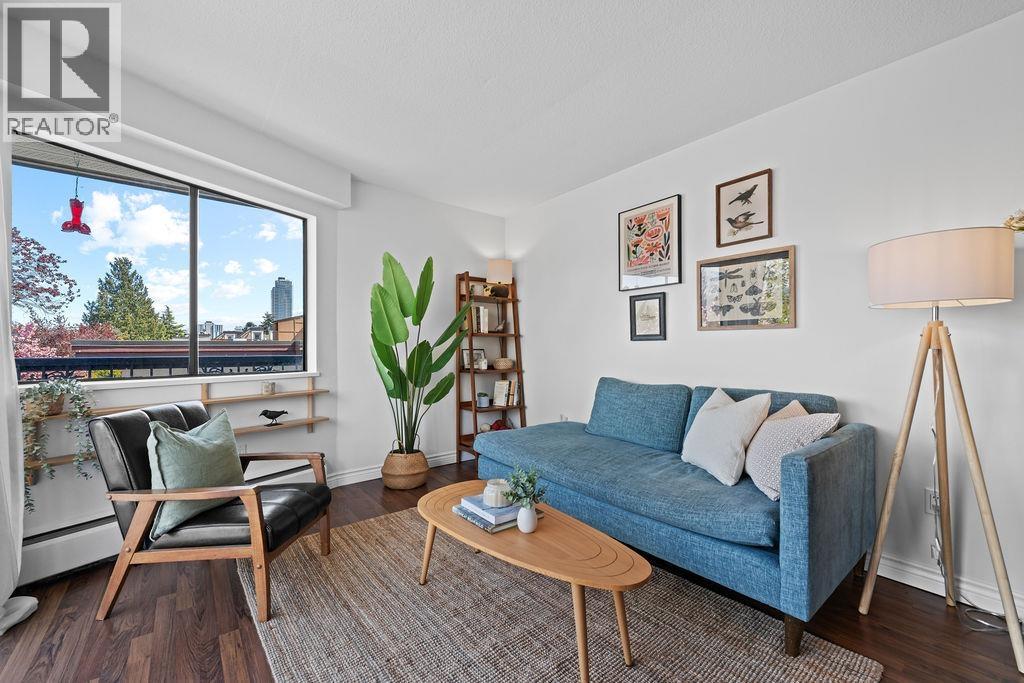 305 2330 MAPLE Street - photo 2