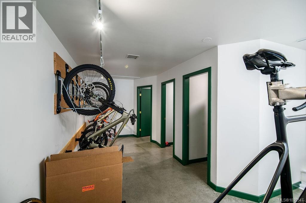 2712 Dunsmuir Ave, Cumberland