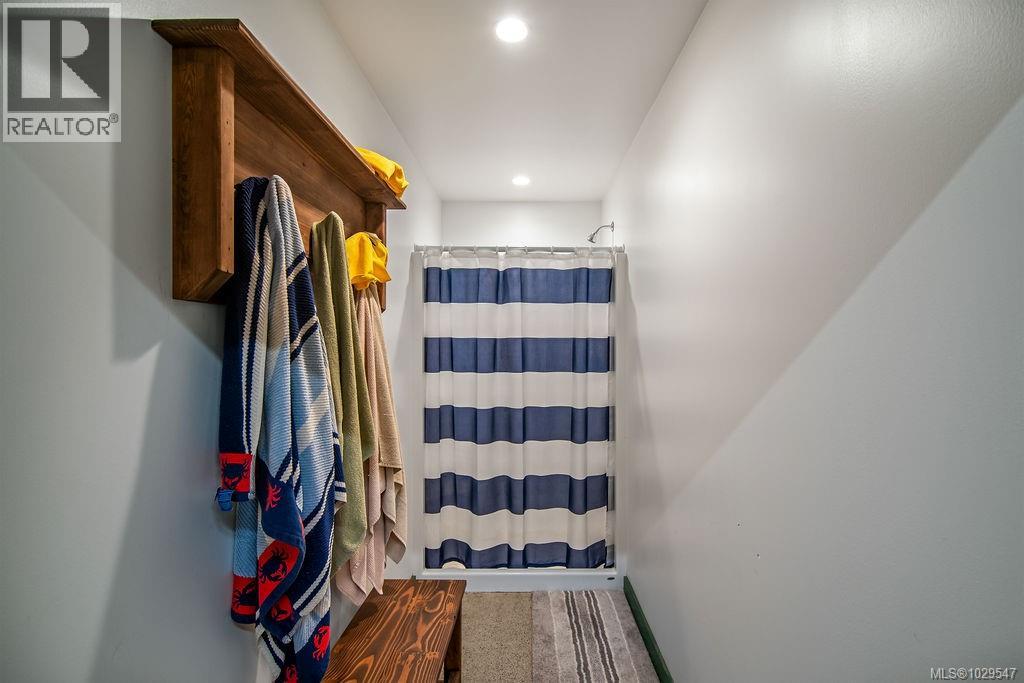 2712 Dunsmuir Ave, Cumberland