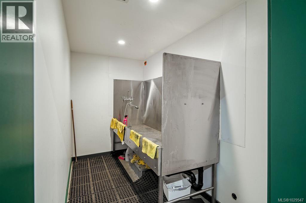 2712 Dunsmuir Ave, Cumberland