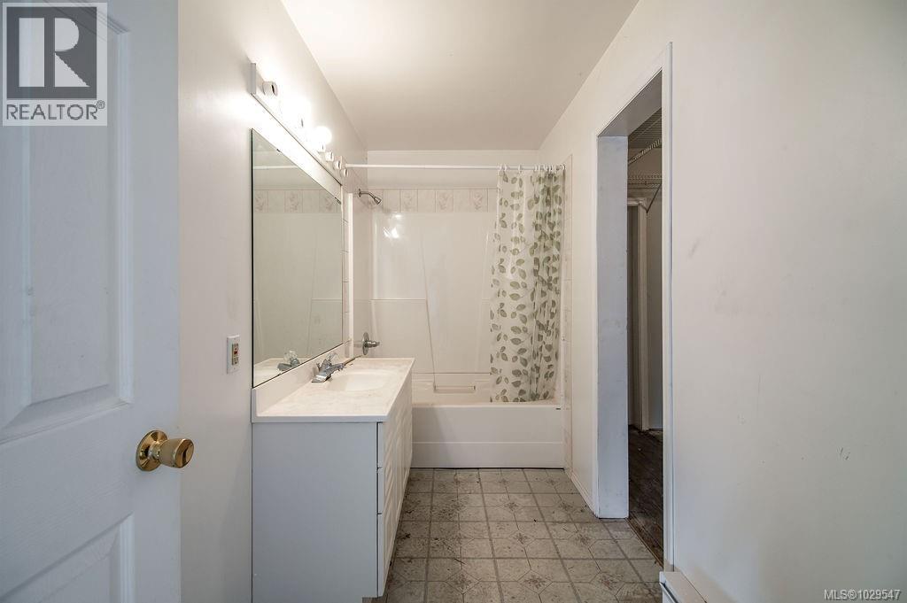 2712 Dunsmuir Ave, Cumberland