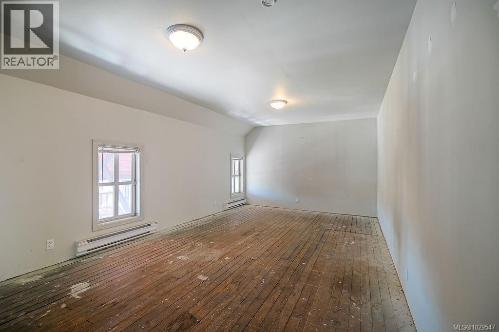 2712 Dunsmuir Ave, Cumberland