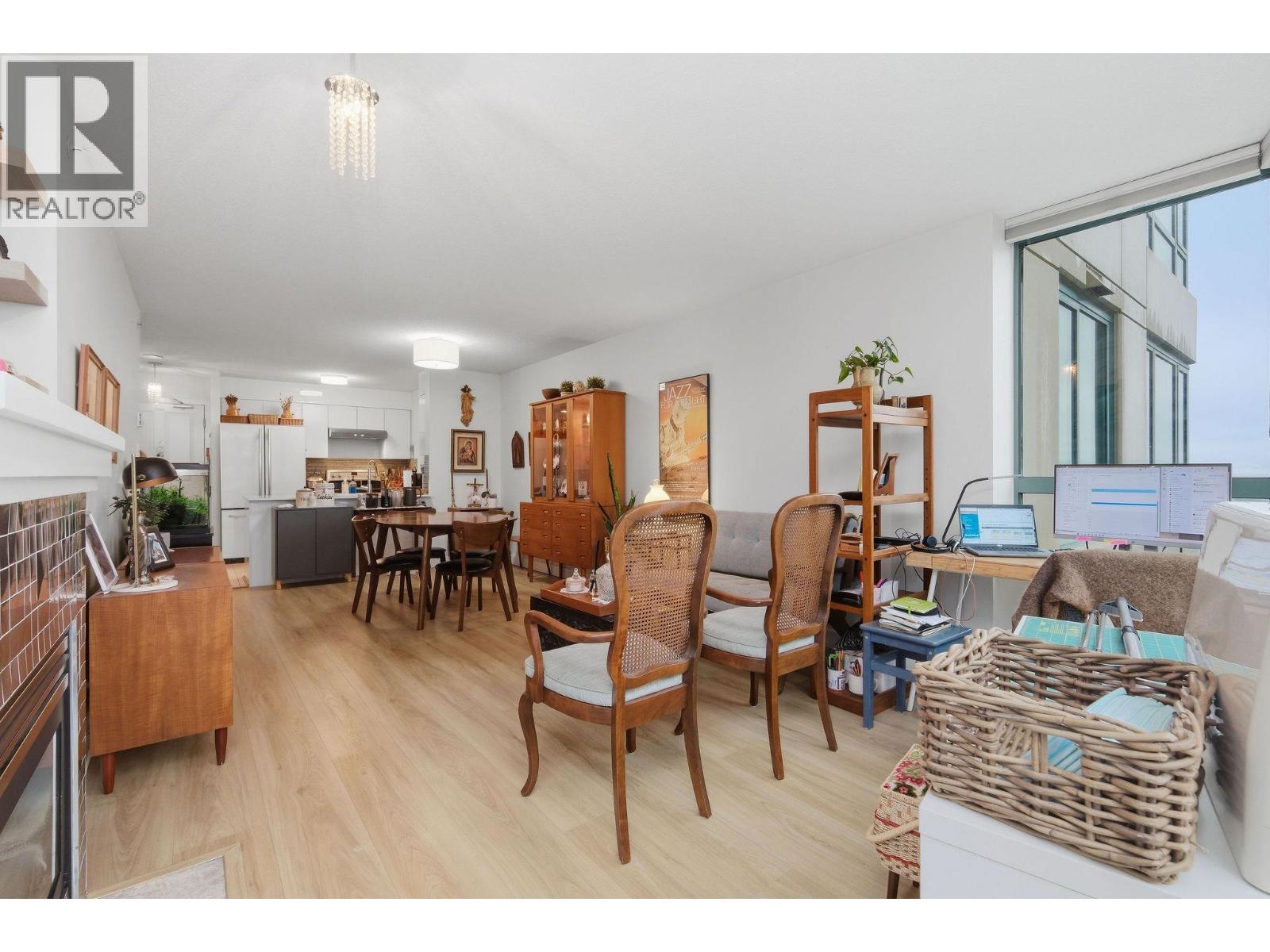 505 6659 SOUTHOAKS CRESCENT