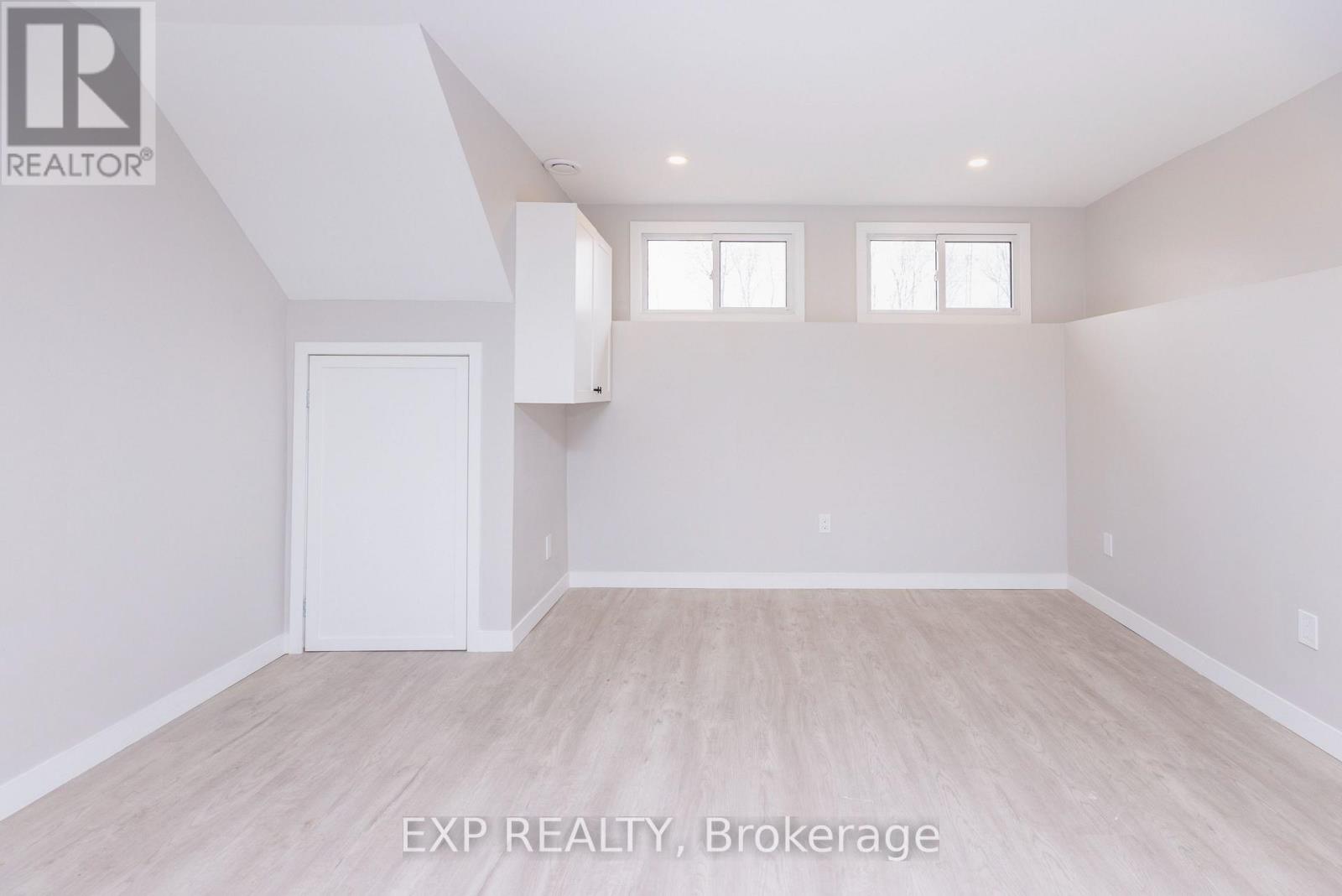 990 ST JACQUES STREET — photo 24