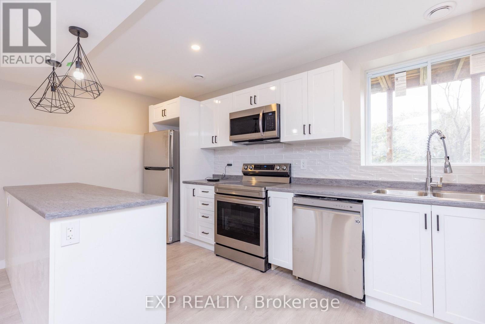 990 ST JACQUES STREET — photo 26