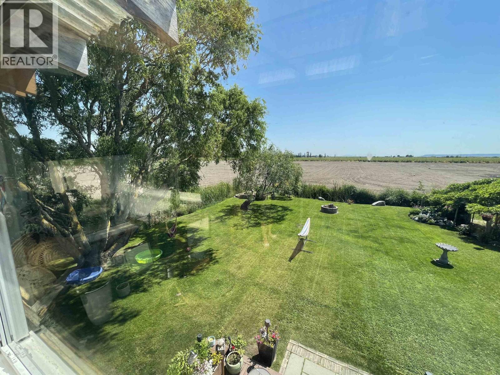 8640 LADNER TRUNK Road, Delta