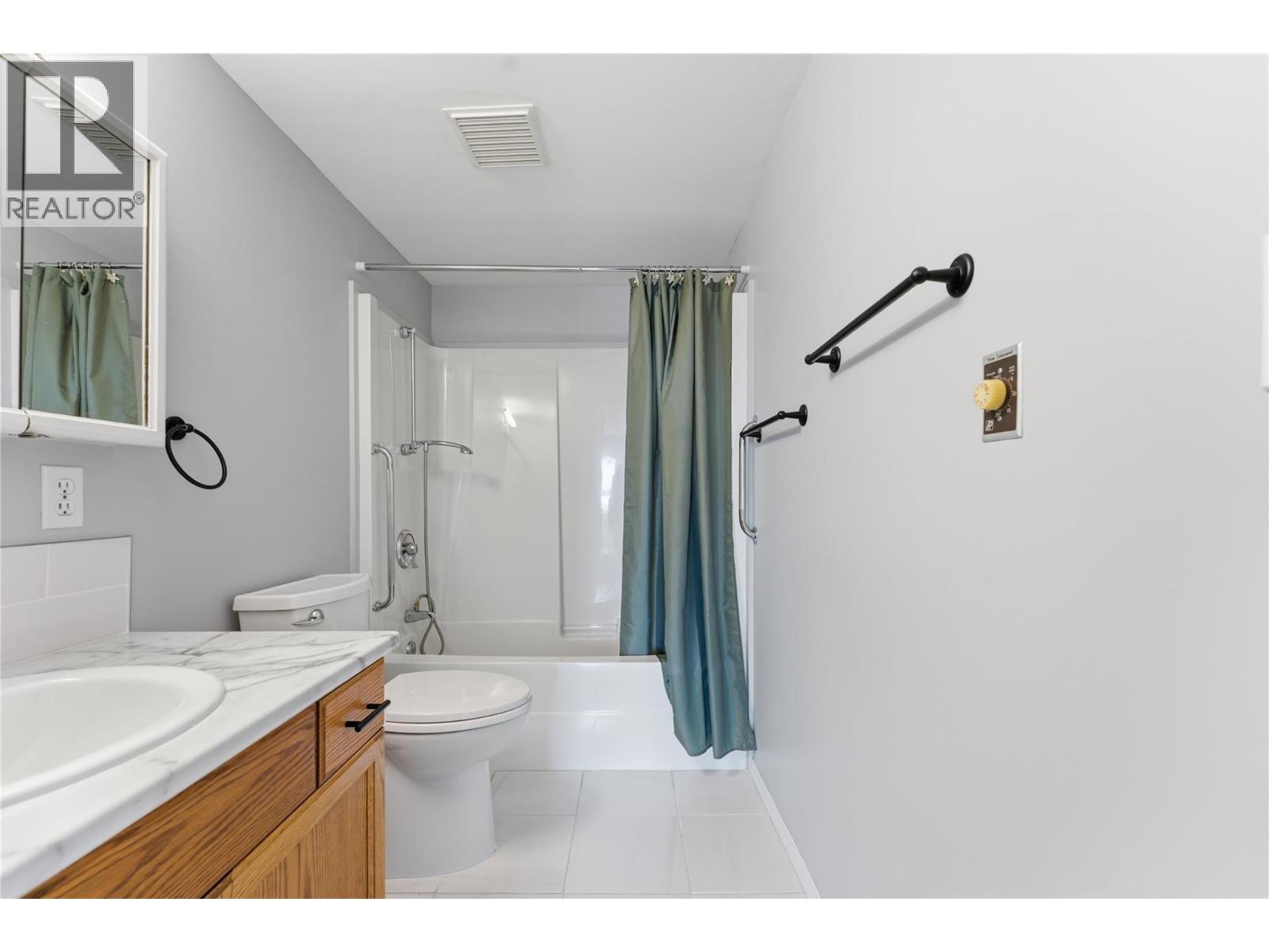 #102 703 Granville Avenue - 14