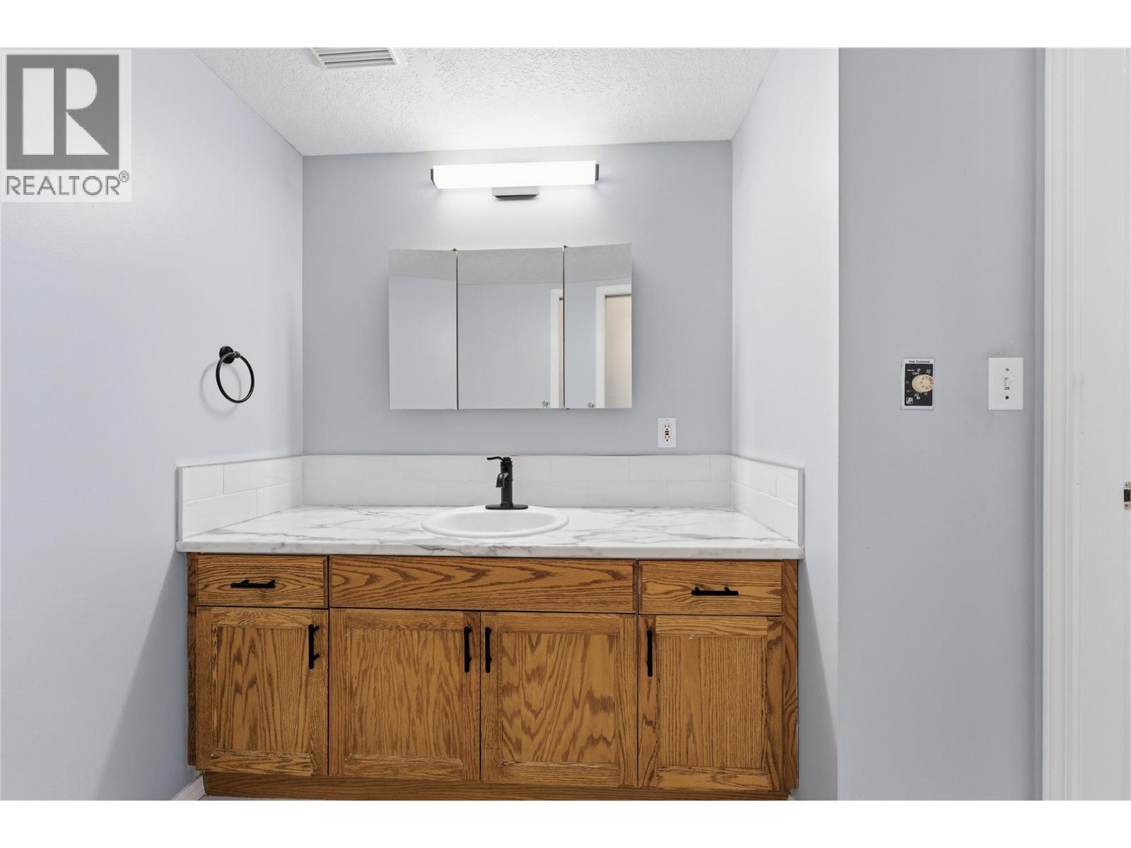 #102 703 Granville Avenue - 19