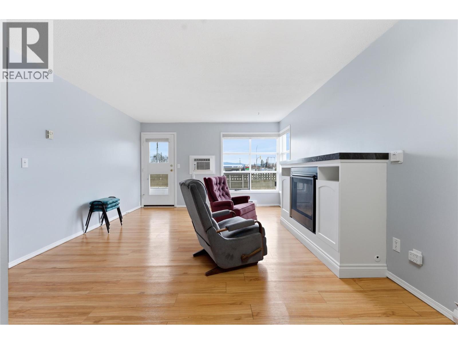 #102 703 Granville Avenue - 9