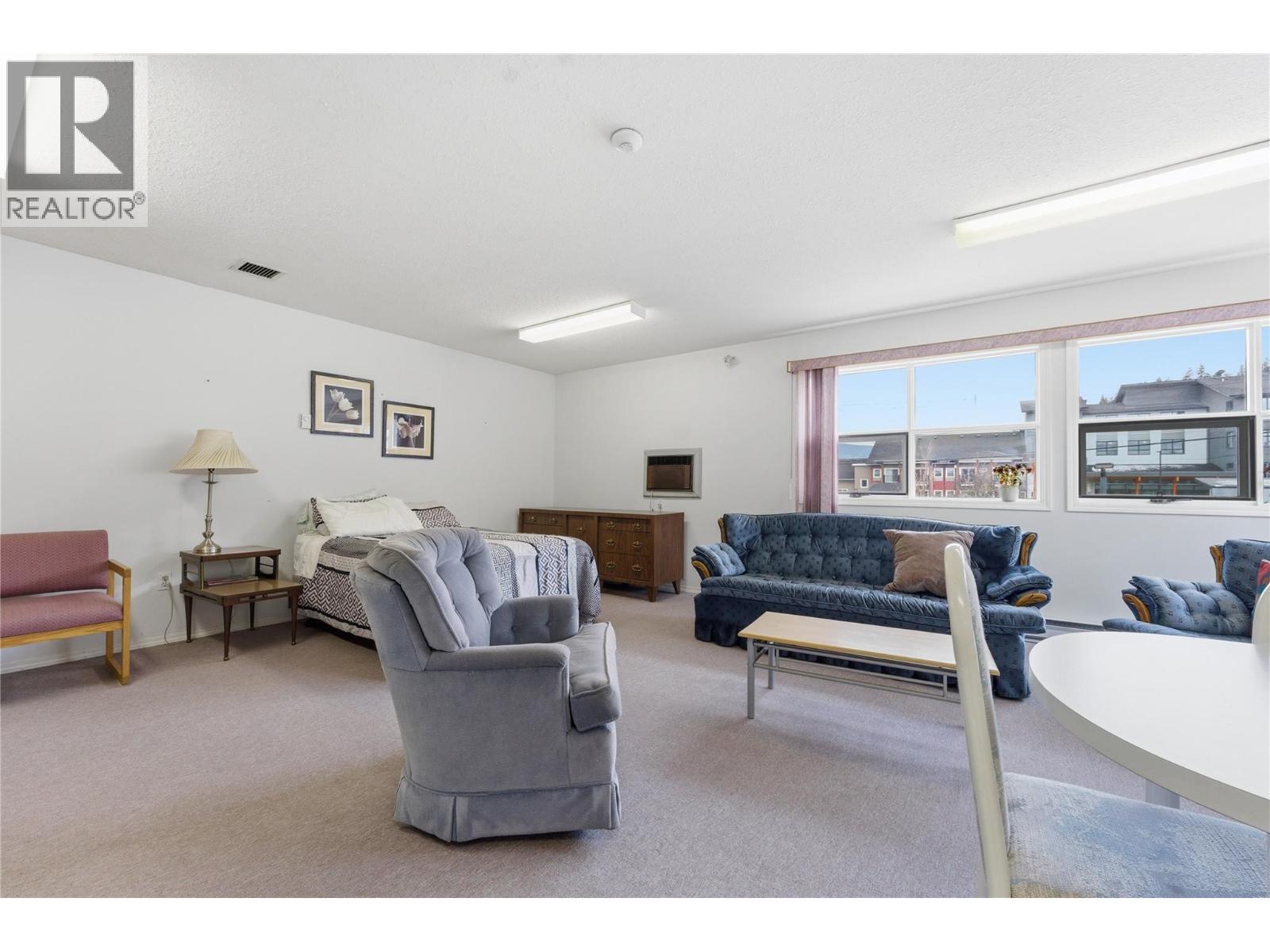 #102 703 Granville Avenue - 26