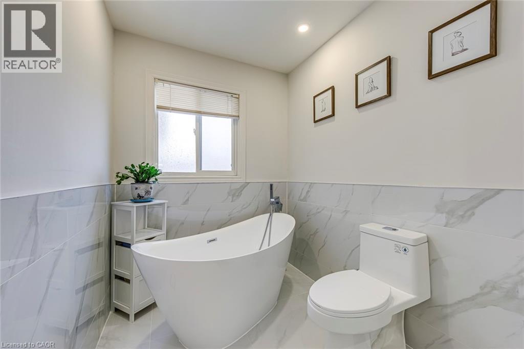 2468 NEWCASTLE Crescent, Oakville, Ontario