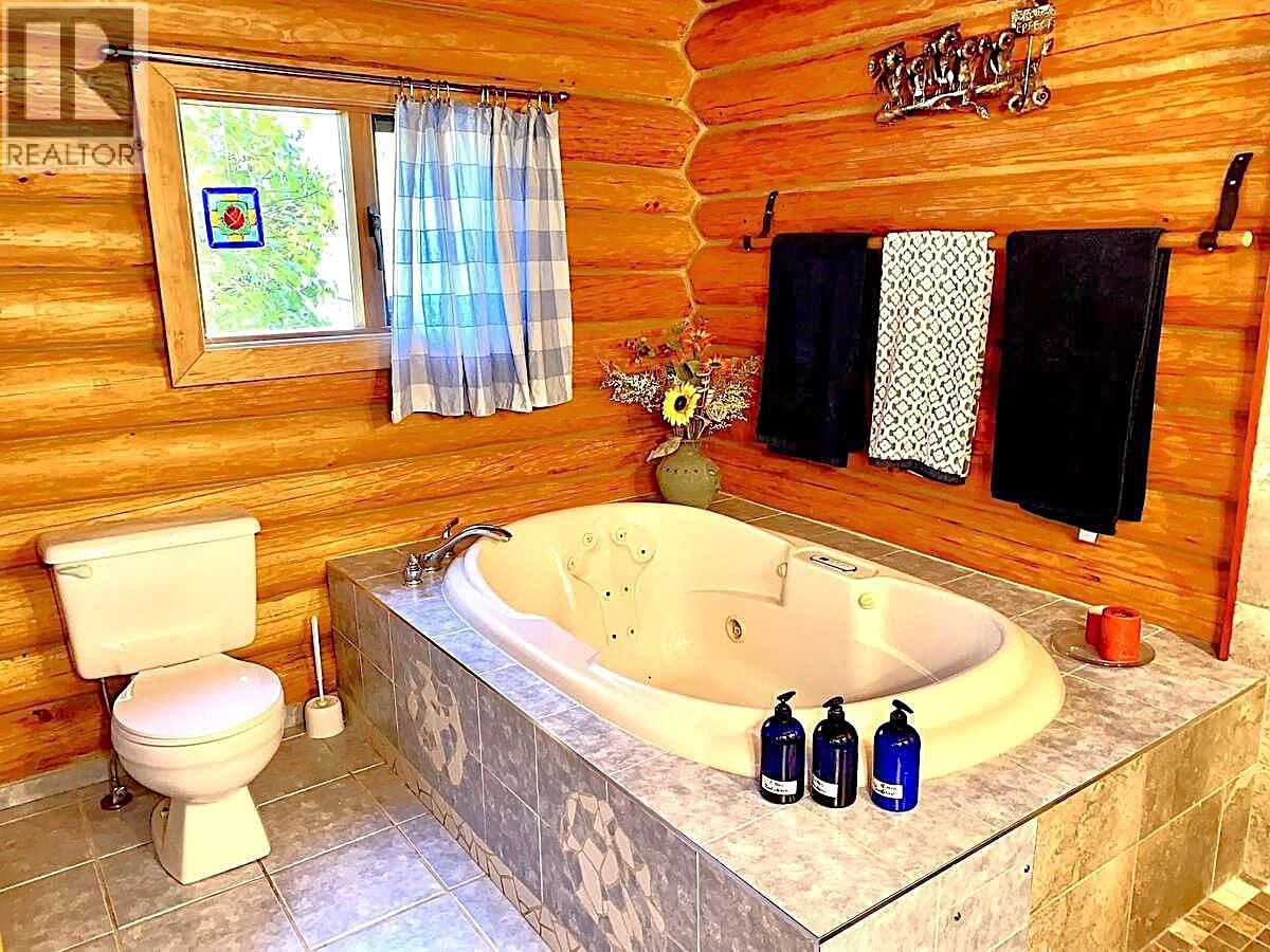 1896 ST. MARY LAKE Road, Kimberley