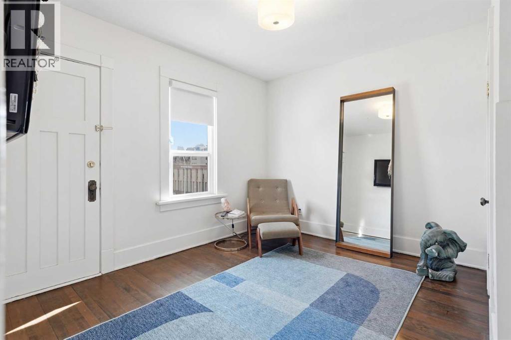 Single Family House for Sale in   Street NW Hillhurst Calgary 