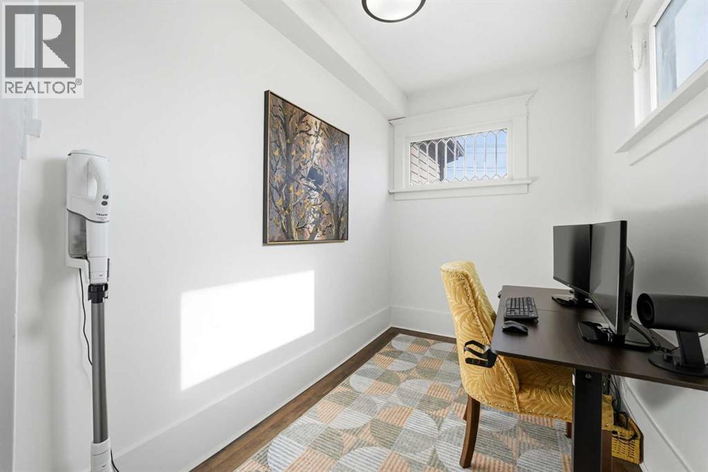 Single Family House for Sale in   Street NW Hillhurst Calgary 