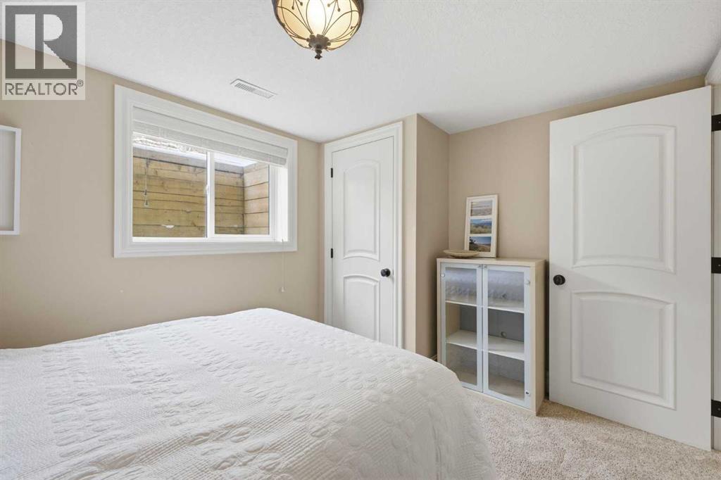 Single Family House for Sale in  Deermoss Place SE Deer Run Calgary 