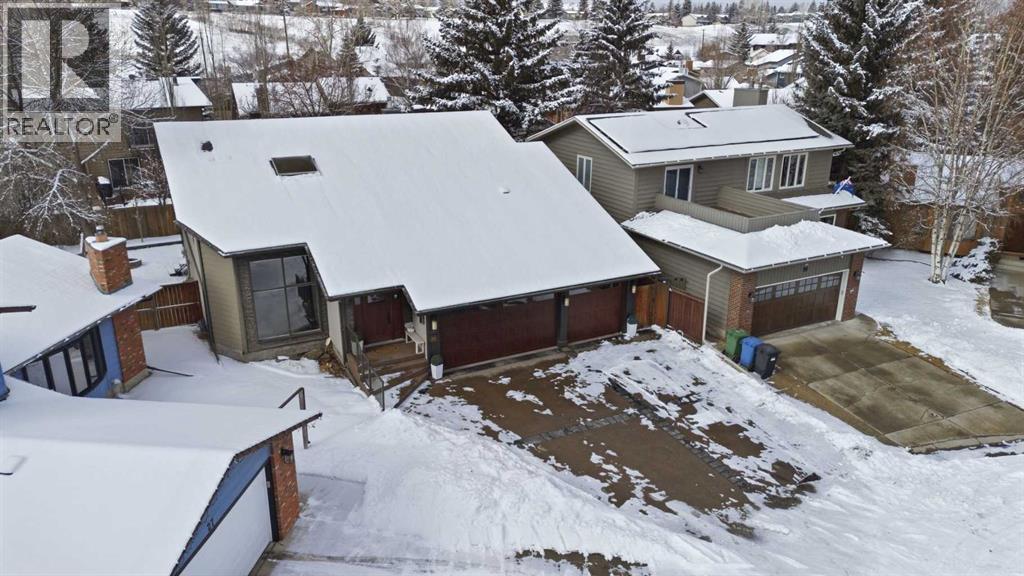 Single Family House for Sale in  Deermoss Place SE Deer Run Calgary 