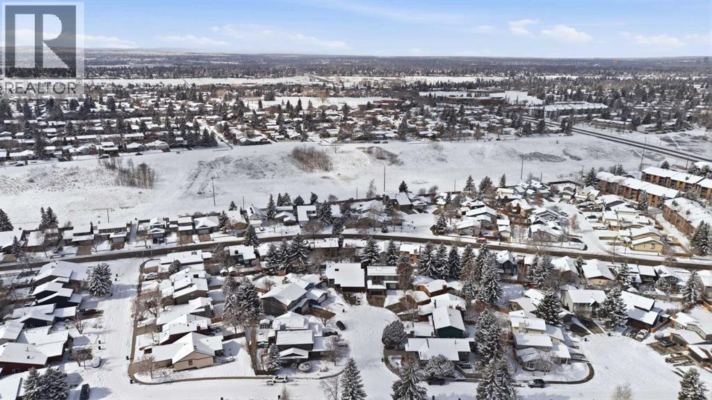 Single Family House for Sale in  Deermoss Place SE Deer Run Calgary 