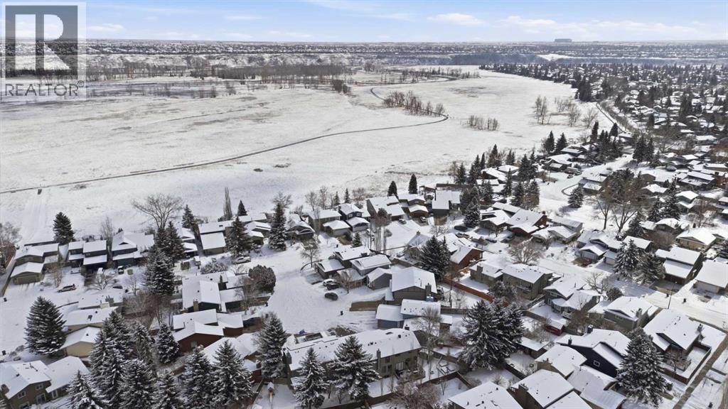 Single Family House for Sale in  Deermoss Place SE Deer Run Calgary 