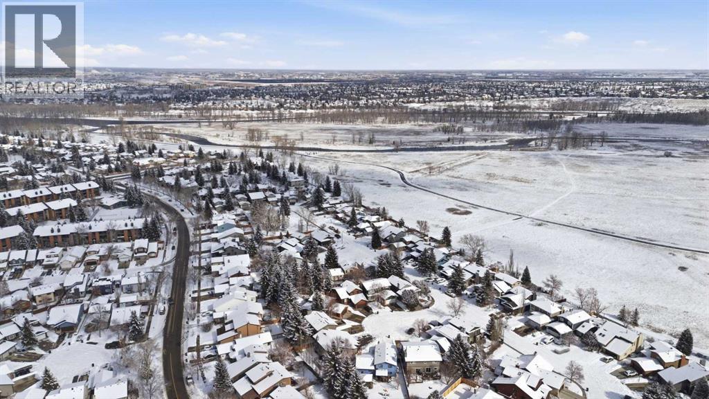 Single Family House for Sale in  Deermoss Place SE Deer Run Calgary 