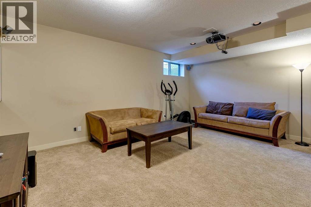 Single Family House for Sale in   Avenue NE Winston Heights/Mountview Calgary 