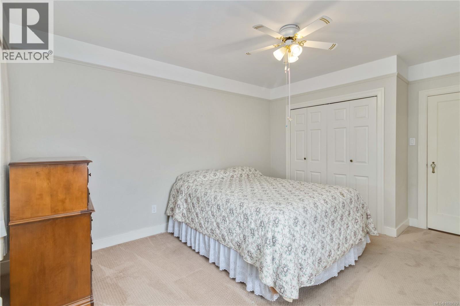  1811 Hollywood Crescent, Victoria