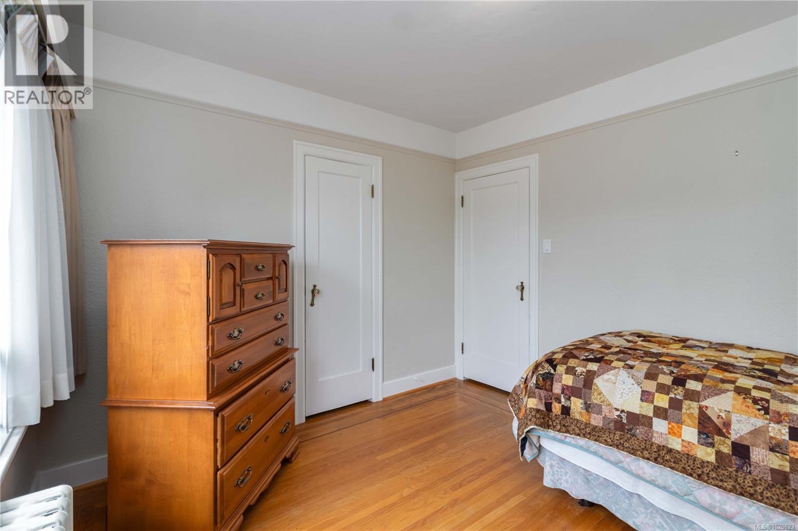  1811 Hollywood Crescent, Victoria