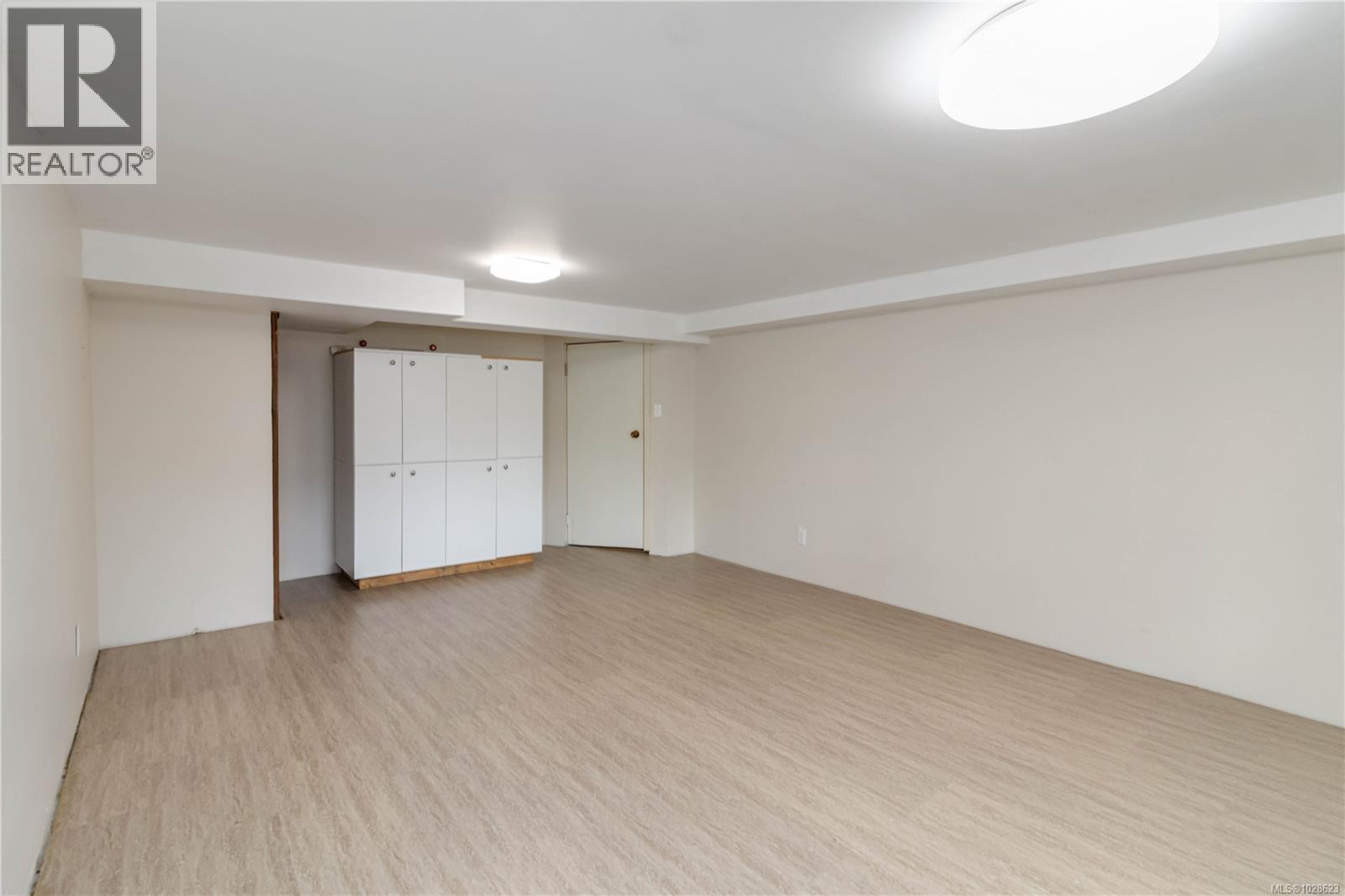  1811 Hollywood Crescent, Victoria