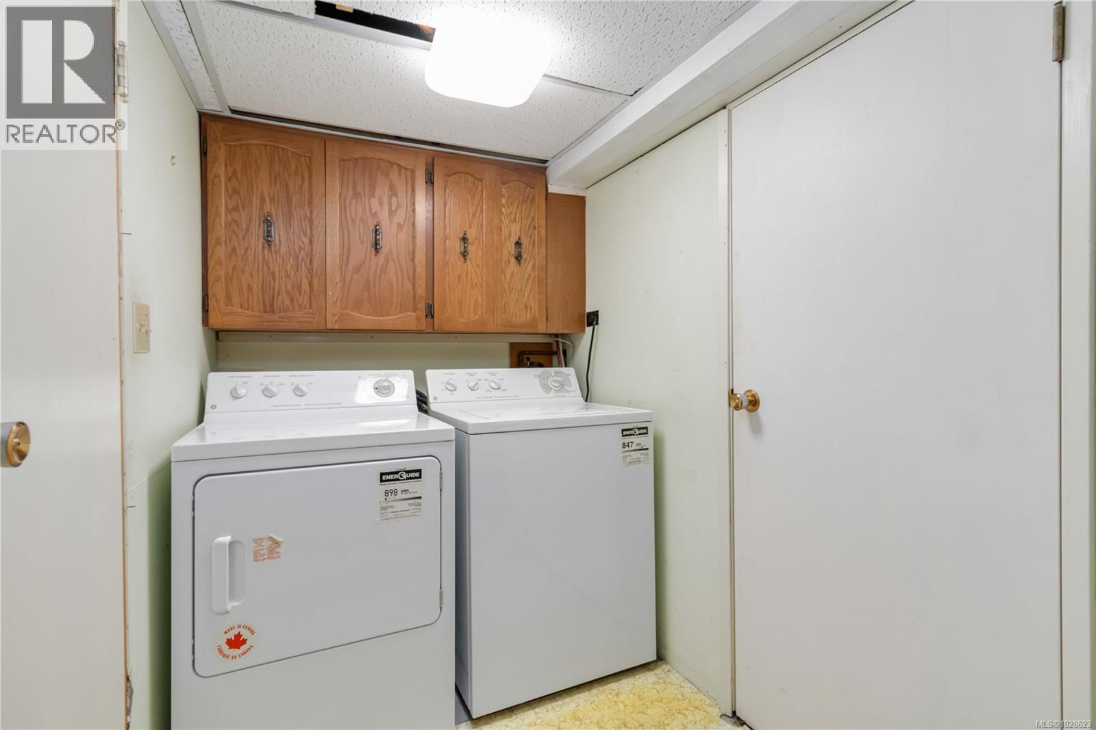  1811 Hollywood Crescent, Victoria