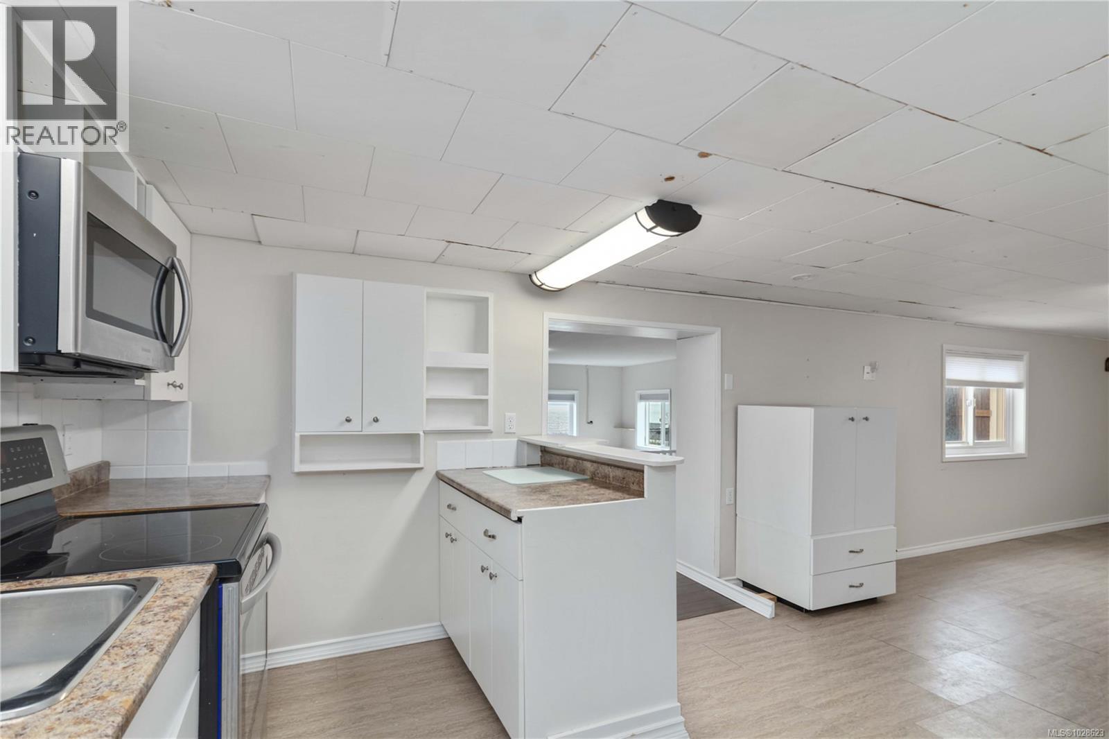  1811 Hollywood Crescent, Victoria