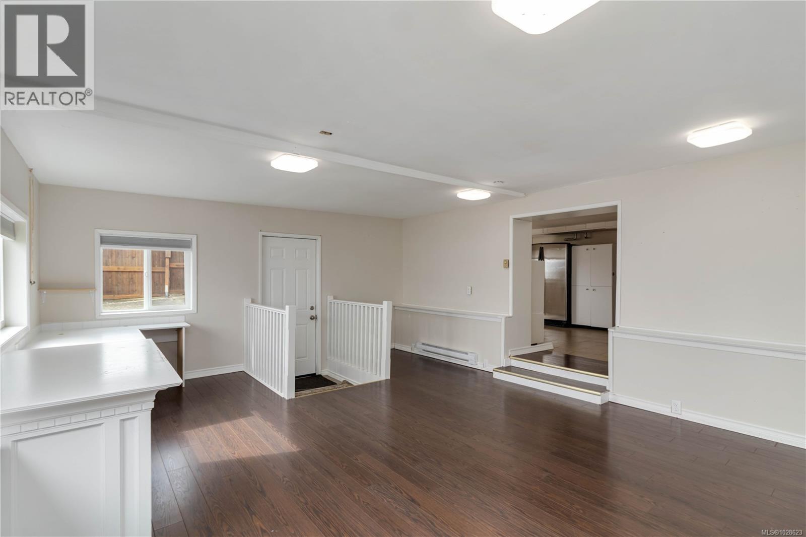  1811 Hollywood Crescent, Victoria