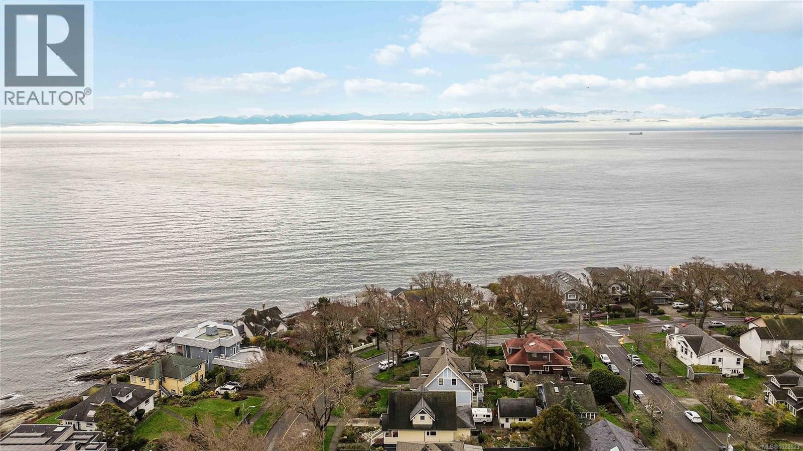  1811 Hollywood Crescent, Victoria