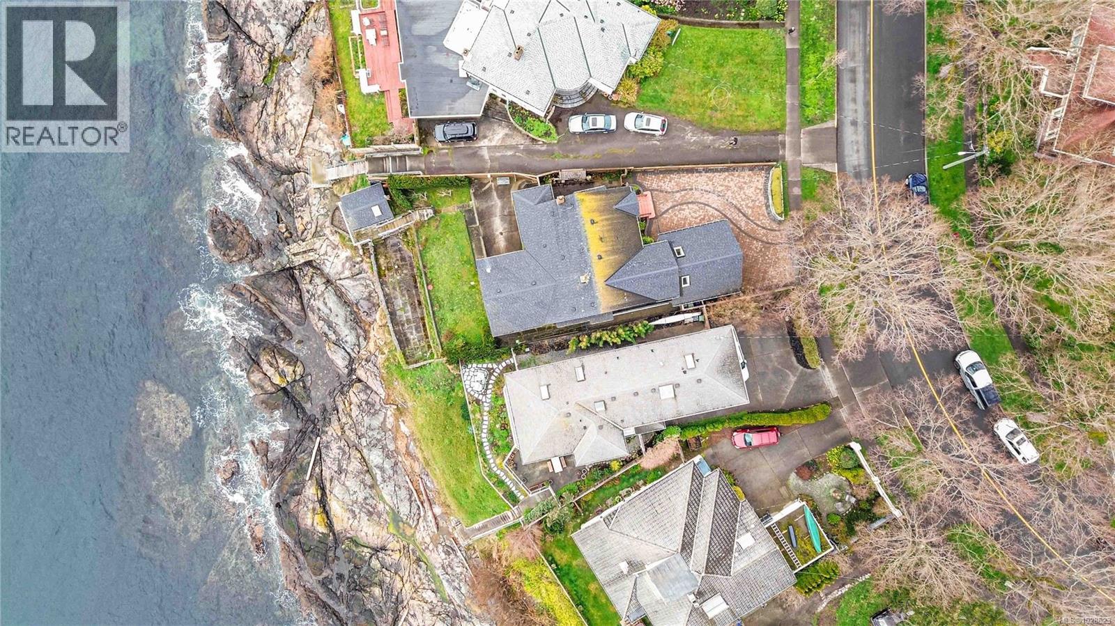  1811 Hollywood Crescent, Victoria